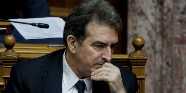 Επίθεση από αγνώστους δέχτηκε σύμβουλος του Μιχάλη Χρυσοχοΐδη