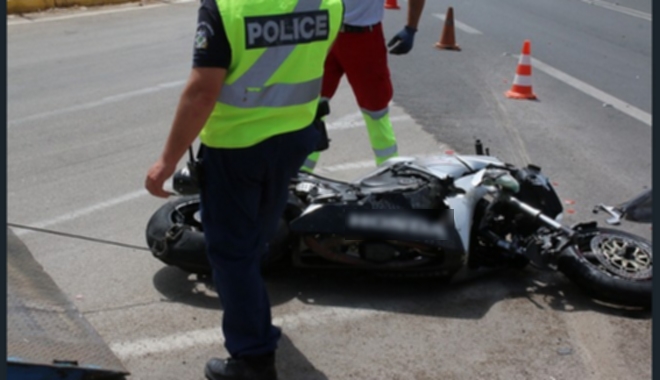 Τροχαίο ατύχημα στη Συγγρού – Μηχανή παρέσυρε δύο πεζούς
