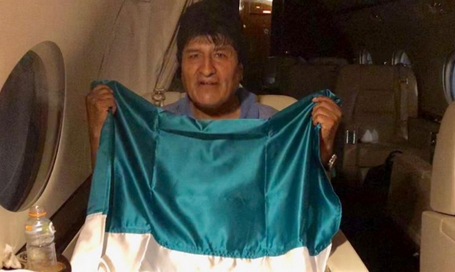 Βολιβία: Ο Έβο Μοράλες έφτασε στο Μεξικό – Φόβος για εμφύλιο στη χώρα