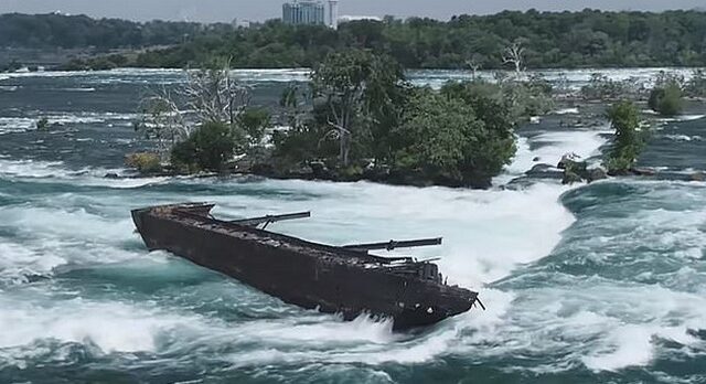 Καταρράκτες Νιαγάρα: Η κακοκαιρία μετακίνησε πλοίο που ήταν “κολλημένο” για 101 χρόνια