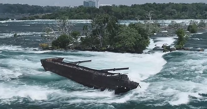 Καταρράκτες Νιαγάρα: Η κακοκαιρία μετακίνησε πλοίο που ήταν “κολλημένο” για 101 χρόνια
