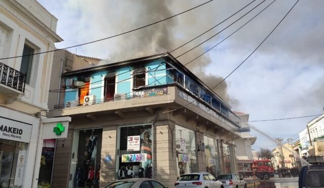 Μεγάλη φωτιά στο κέντρο των Χανίων – Στις στάχτες μεγάλο κατάστημα