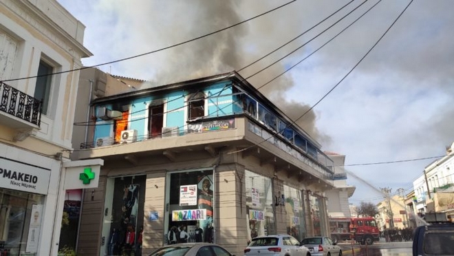 Μεγάλη φωτιά στο κέντρο των Χανίων – Στις στάχτες μεγάλο κατάστημα