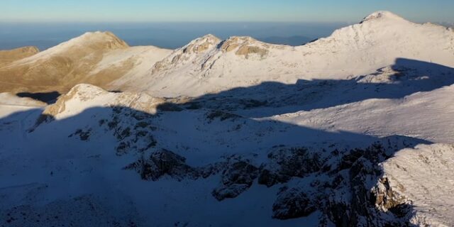 Παρνασσός: Οι πρώτες εικόνες από τον χιονισμένο “Παράδεισο”