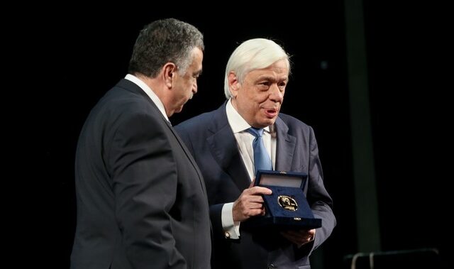 Στον Προκόπη Παυλόπουλο το πρώτο Χρυσό Μετάλλιο του Οικονομικού Πανεπιστημίου Αθηνών
