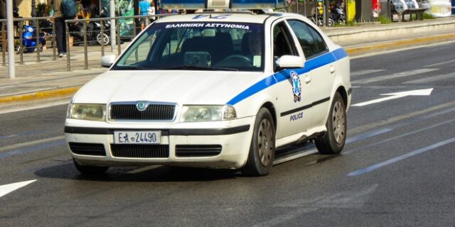 Συνελήφθη διακινητής που μετέφερε μετανάστες με φορτηγά για άλογα στην Ιταλία