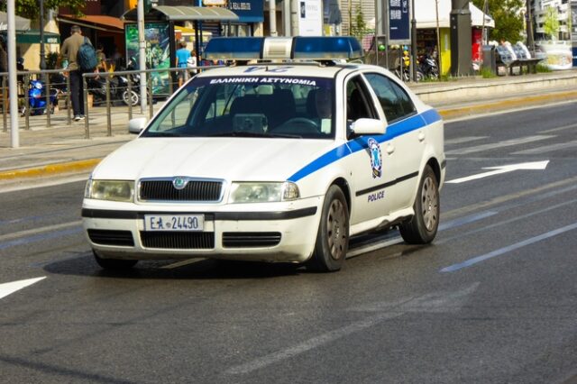 Συνελήφθη διακινητής που μετέφερε μετανάστες με φορτηγά για άλογα στην Ιταλία