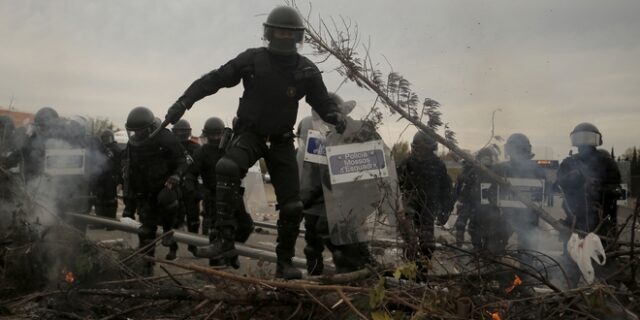Καταλονία: Επένδυση σε γκλομπ ενόψει μαζικών διαδηλώσεων