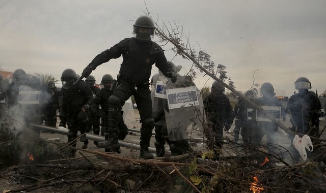 Καταλονία: Επένδυση σε γκλομπ ενόψει μαζικών διαδηλώσεων