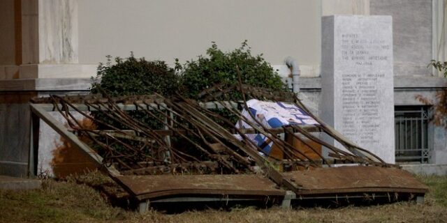 Οι ιδεοληπτικοί ευτελίζουν τις ιδέες του Πολυτεχνείου
