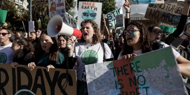 Πορεία μαθητών στην Θεσσαλονίκη για την κλιματική αλλαγή