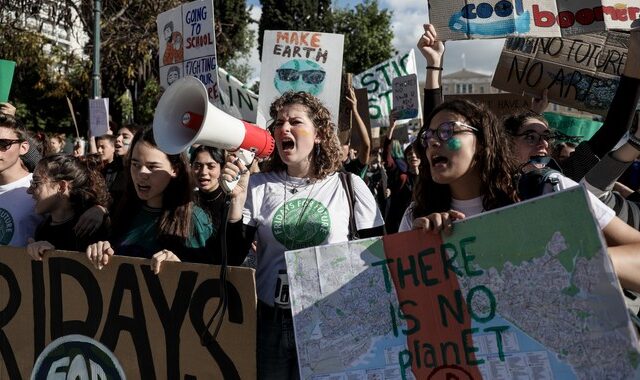 Πορεία μαθητών στην Θεσσαλονίκη για την κλιματική αλλαγή