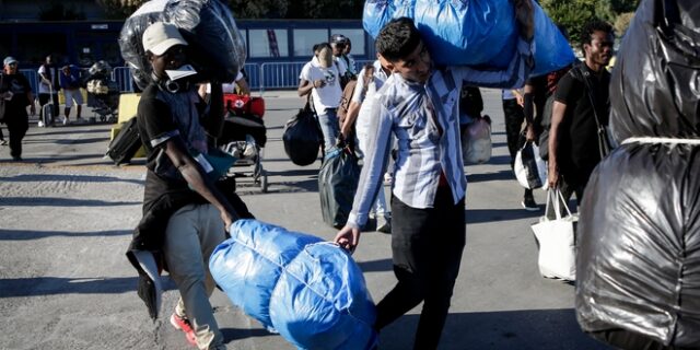 Λέσβος: Άλλοι 815 αιτούντες άσυλο μεταφέρονται στην ενδοχώρα