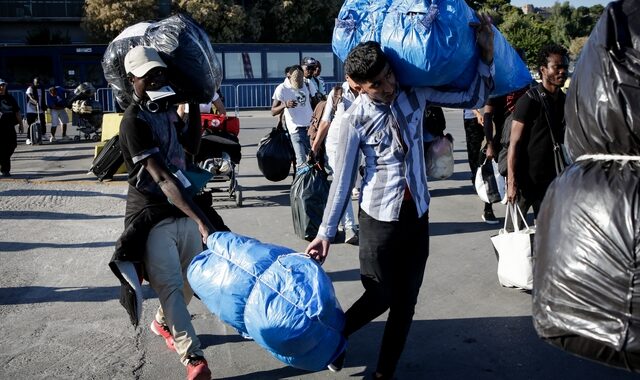 Λέσβος: Άλλοι 815 αιτούντες άσυλο μεταφέρονται στην ενδοχώρα