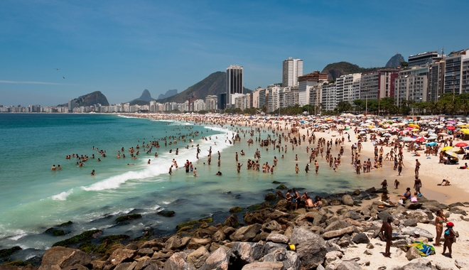 Βραζιλία: Η πετρελαιοκηλίδα που μολύνει τις ακτές της χώρας έφτασε στο Ρίο ντε Ζανέιρο