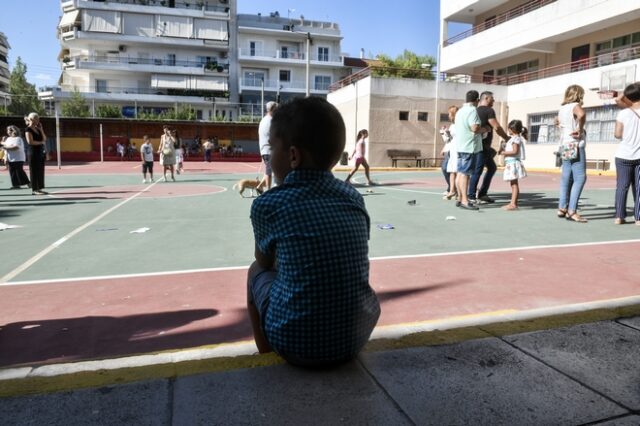 ΟΙΕΛΕ: Το ίδιο σχολείο έχει ξεχάσει σε σχολικό λεωφορείο και άλλο παιδάκι