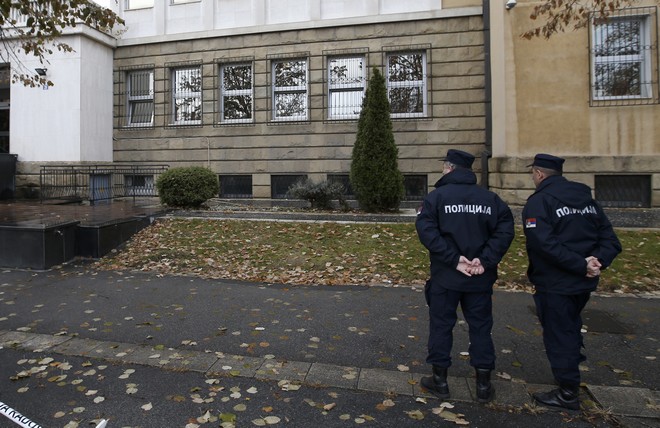 Σερβία: Ένοπλος εισέβαλε σε σχολείο – Ακινητοποιήθηκε από καθηγητή