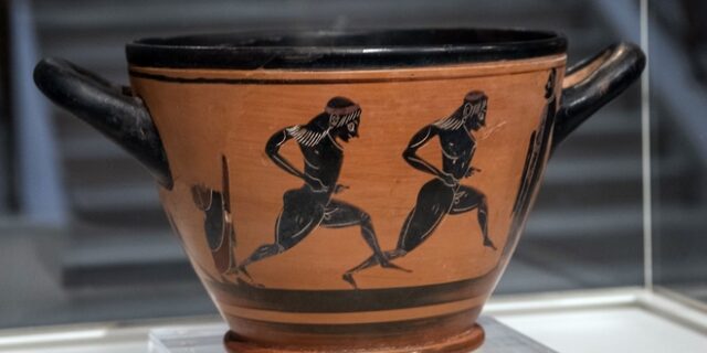 Ένα αρχαίο βάζο επέστρεψε: Από τον Σπύρο Λούη στους Ναζί, και πάλι πίσω