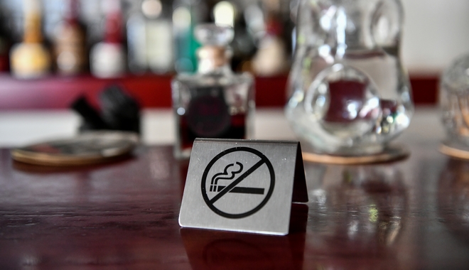 Άρχισε να γίνεται “καπνός” το τσιγάρο: Έλεγχοι σε Αθήνα, Θεσσαλονίκη και Λάρισα