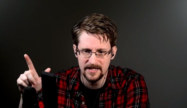 Ο Edward Snowden εξηγεί πώς μας κατασκοπεύουν μέσω smartphones