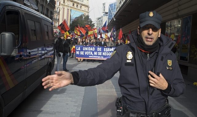 Μαδρίτη: Γυμνόστηθες διαδηλώτριες σε διαδήλωση υπέρ του Φράνκο