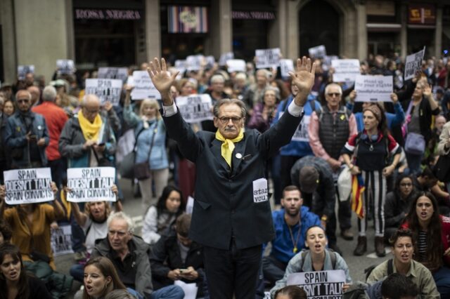 Η Ισπανία διαδηλώνει: “Όχι στις απολύσεις λόγω ασθένειας”
