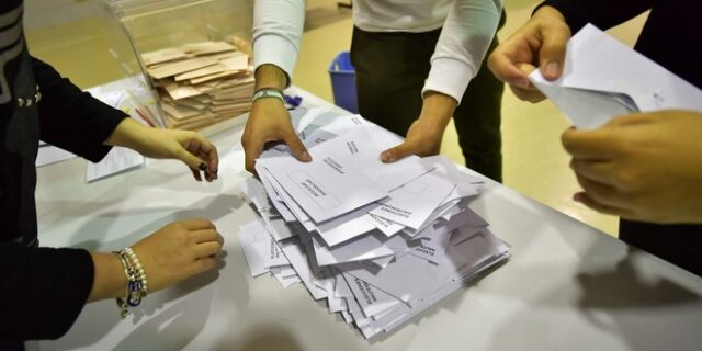 Εκλογές στην Ισπανία: Οι Σοσιαλιστές προηγούνται, άνοδος της ακροδεξιάς