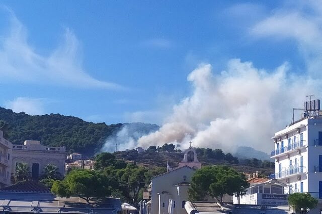 Υπό έλεγχο η φωτιά στις Σπέτσες