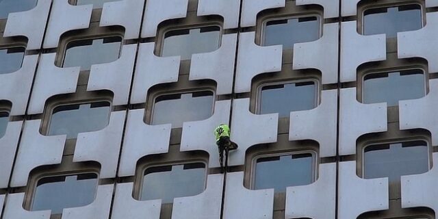 Αλέν Ρομπέρ: Ο Γάλλος Spiderman “ξαναχτυπά” σε ουρανοξύστη του Παρισιού