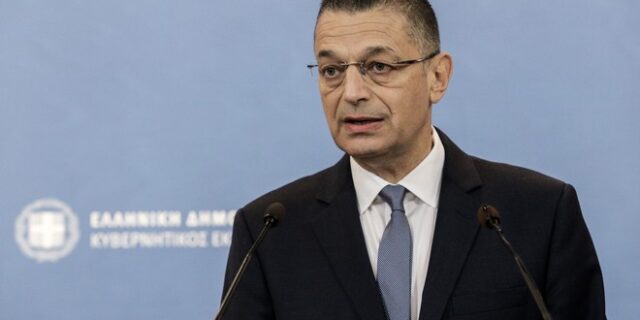 O Ιταλός φαρσέρ “κατέλαβε” το twitter του Αλκιβιάδη Στεφανή και “πέθανε” τον Οτσαλάν