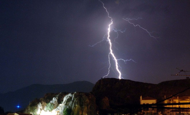 Σαρώνει την Ελλάδα η κακοκαιρία: Καταιγίδες και στην Αττική – Πως θα εξελιχθούν τα έντονα καιρικά φαινόμενα