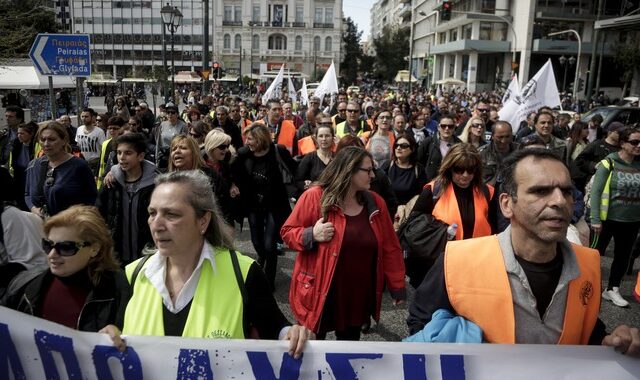 “Κίτρινη κάρτα” της Κομισιόν για συμβασιούχους. Ζητά αποχωρήσεις