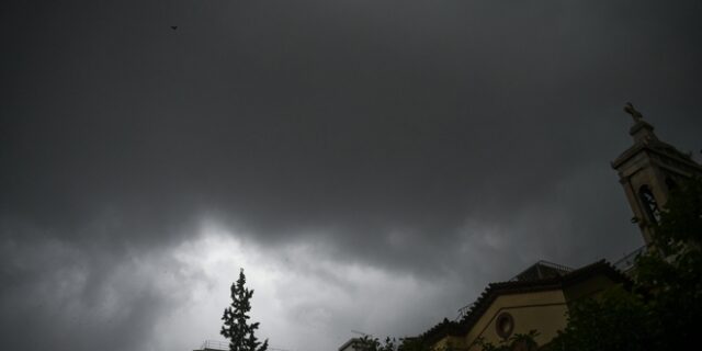 Καιρός: Έκτακτο δελτίο με καταιγίδες, θυελλώδεις ανέμους και χιόνια