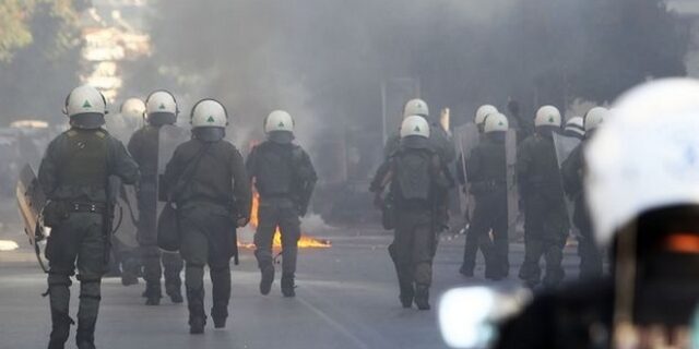 Συμπλοκές οπαδών ΠΑΟΚ και Άρη έξω από το Παλέ ντε Σπορ