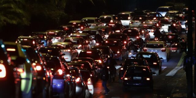 Κίνηση στους δρόμους: “Κόλαση” για τους οδηγούς