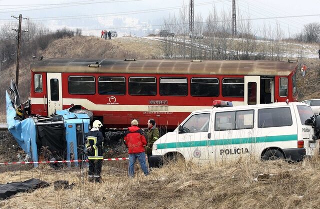 Σλοβακία: 13 νεκροί σε σύγκρουση τρένου με φορτηγό