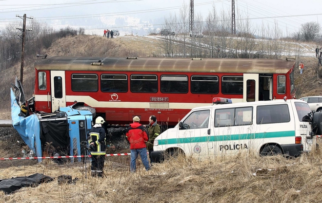 Σλοβακία: 13 νεκροί σε σύγκρουση τρένου με φορτηγό