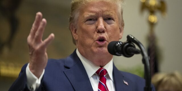 Τραμπ: Απένειμε χάρη σε δύο αξιωματικούς που κατηγορούνταν για εγκλήματα πολέμου στο Ιράκ