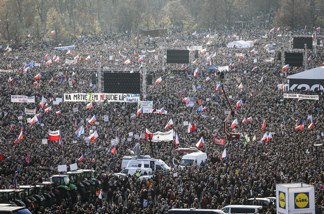 Τσεχία: 200.000 διαδηλωτές ζήτησαν την παραίτηση του πρωθυπουργού