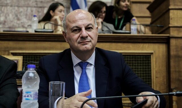 Τσιάρας: Αποσύρεται η διάταξη για τη βλασφημία