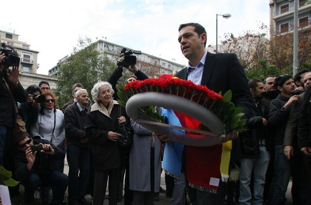 Πορεία Πολυτεχνείου: Ο Αλέξης Τσίπρας στην κεφαλή του μπλοκ του ΣΥΡΙΖΑ