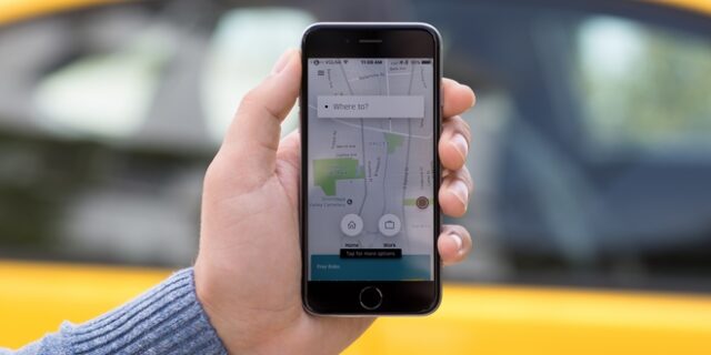 Η Uber αλλάζει χρεώσεις με βάση το φύλο του πελάτη ή πόση μπαταρία απομένει στο κινητό του;