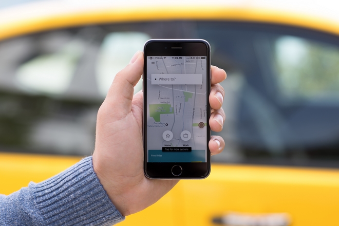 Η Uber αλλάζει χρεώσεις με βάση το φύλο του πελάτη ή πόση μπαταρία απομένει στο κινητό του;