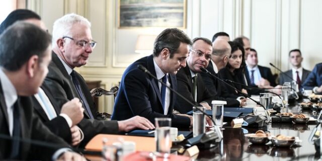 Υπουργικό Συμβούλιο: Μόνιμες προσλήψεις, θετικά μέτρα, μείωση εισφορών