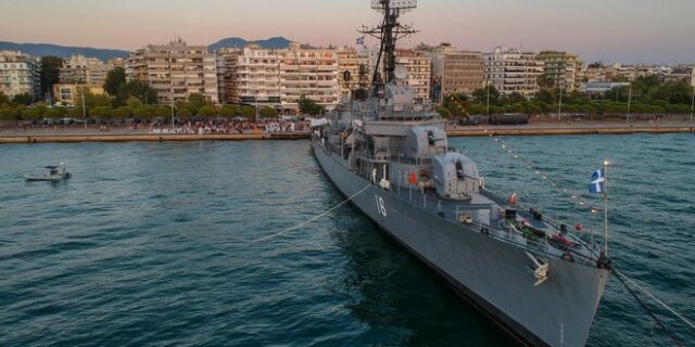 Στη Θεσσαλονίκη για άλλους δύο μήνες το αντιτορπιλικό “Βέλος”