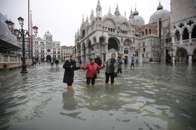 Βενετία: Η μεγαλύτερη πλημμύρα τα τελευταία 50 χρόνια – Πληροφορίες για δύο νεκρούς