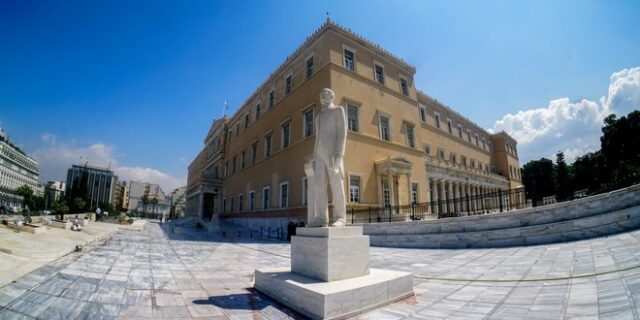 Βουλή: Κατατέθηκε το φορολογικό νομοσχέδιο