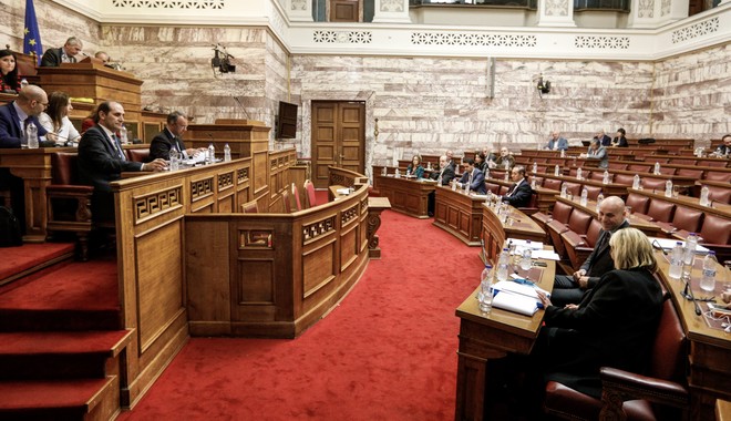 Κόντρα Σταϊκούρα – ΣΥΡΙΖΑ για το φορολογικό