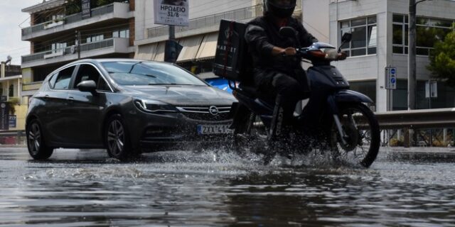 Ισχυρές βροχές και καταιγίδες την Τρίτη – Νοτιάδες μέχρι 10 μποφόρ στο Ιόνιο