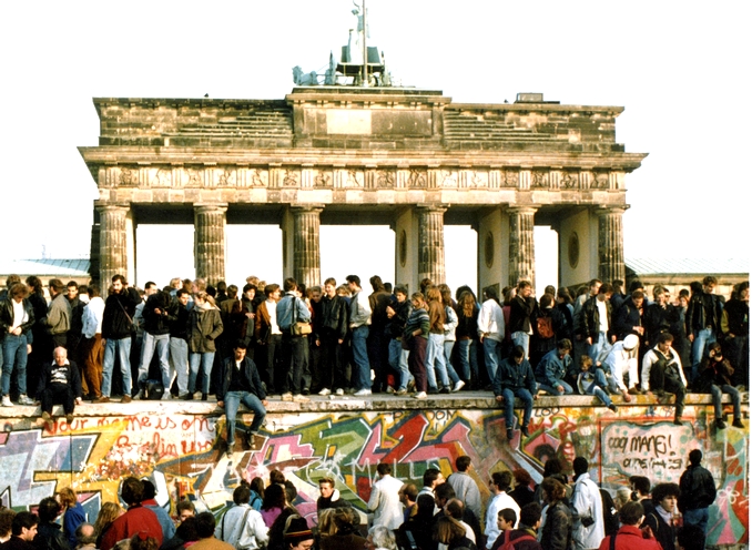 Έλληνας της Γερμανίας θυμάται την πτώση: “Το τείχος όριζε τις κινήσεις μας – Το Βερολίνο ήταν η βιτρίνα”